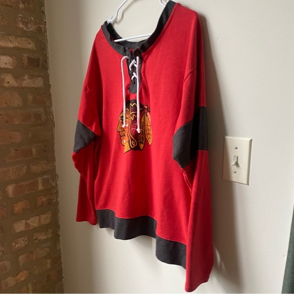 NHL Red and Black BLACKHAWKS Hockey Sweatshirt size XL 16/18 - Picture 2 of 9